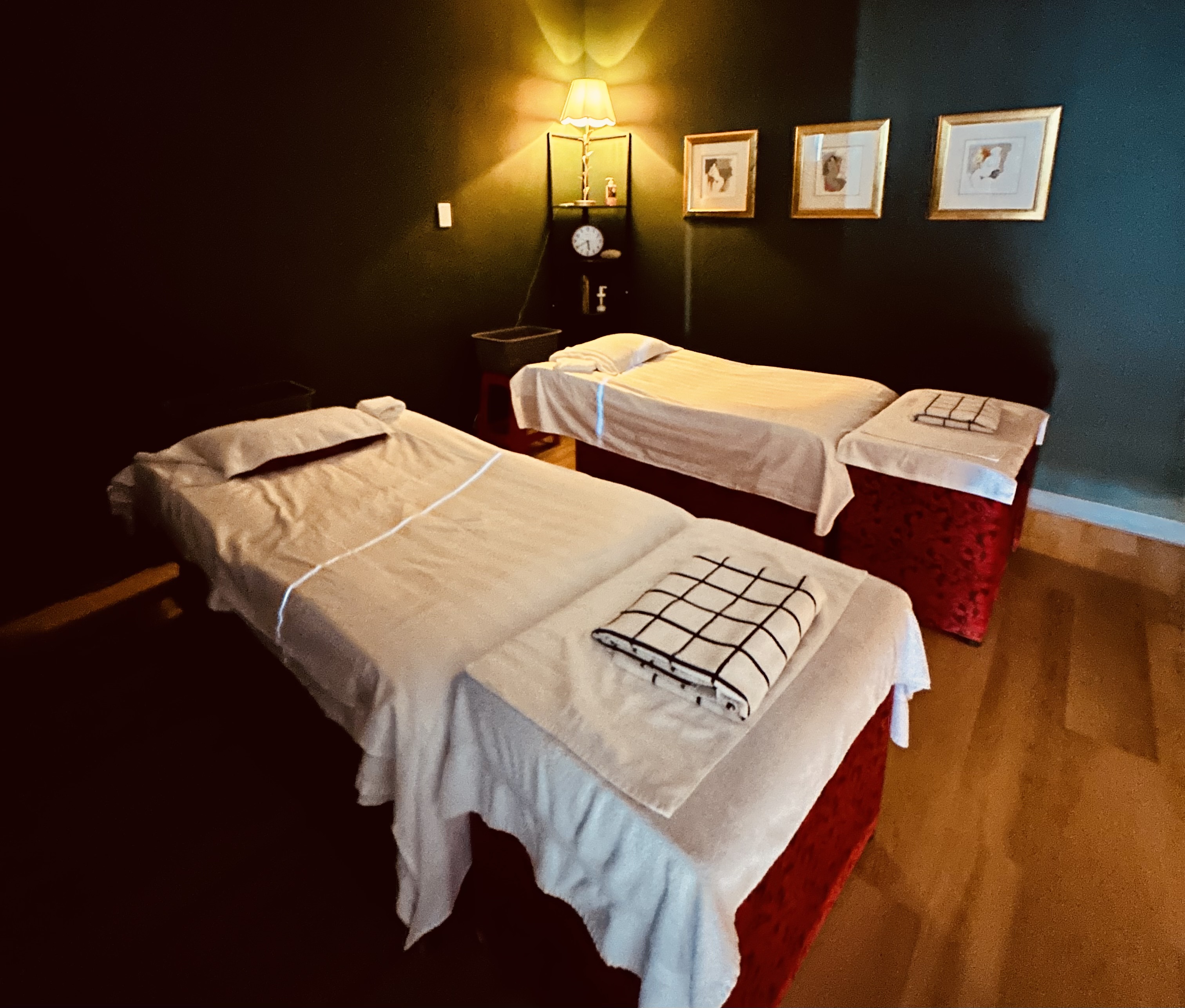 Ace Massage combo massage room with two massage beds